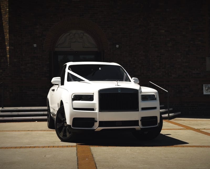 White Rolls-Royce Cullinan RR31 SUV hire car in Melbourne